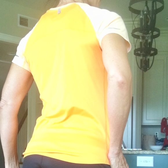 L but fits like Small Orange/coral Nike DriFit Top - Picture 3 of 4